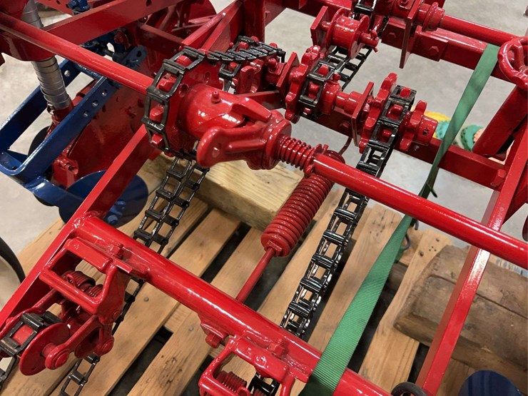 international-harvester-c251-two-row-fast-hitch-planter-image-28