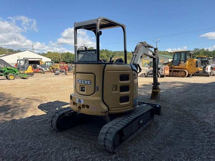 2016-deere-35g-image-4