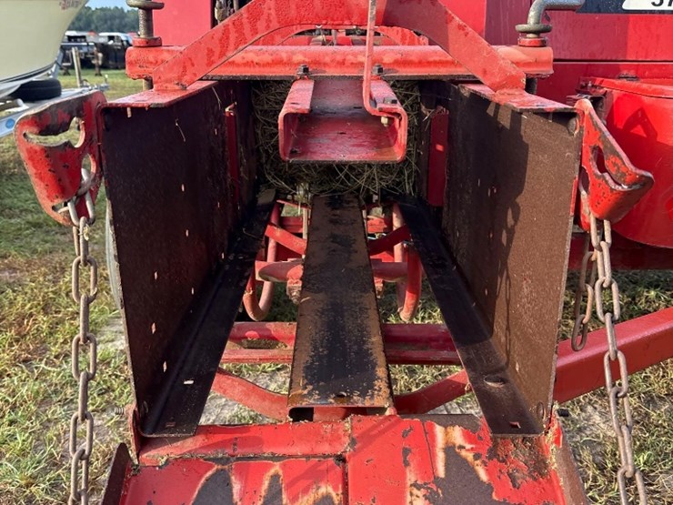 new-holland-575-image-12