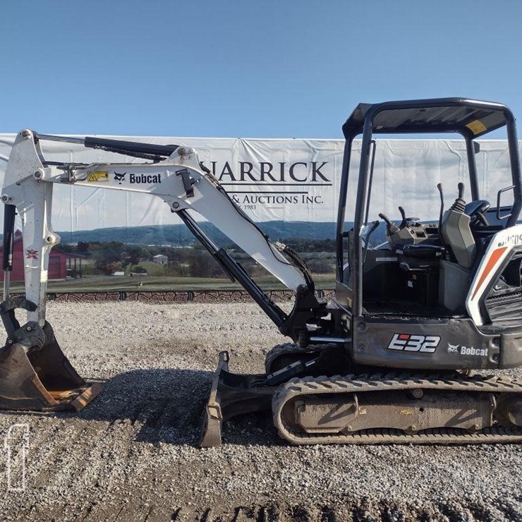 BOBCAT E32