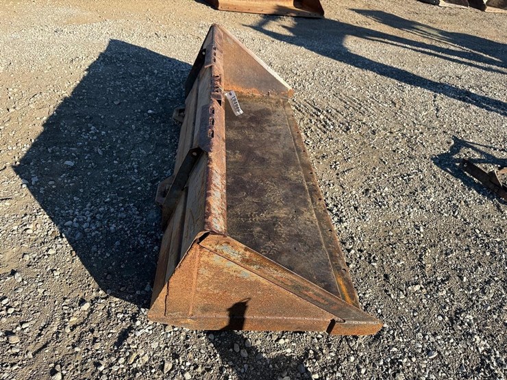 84”-skid-steer-bucket-image-4