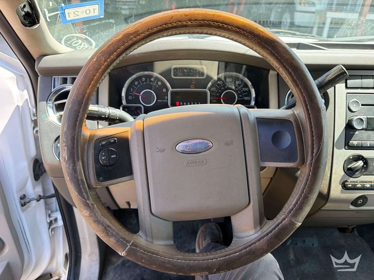 2010-ford-expedition-image-24