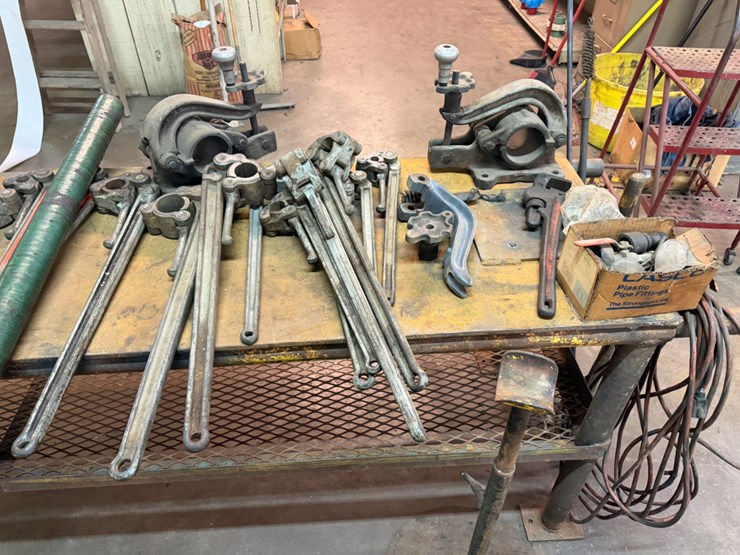 pump-working-/-test-table-w/-tools-image-2