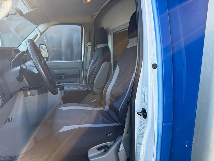 2014-ford-e350-image-16