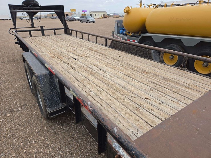 2014-texas-bragg-trailer-image-13