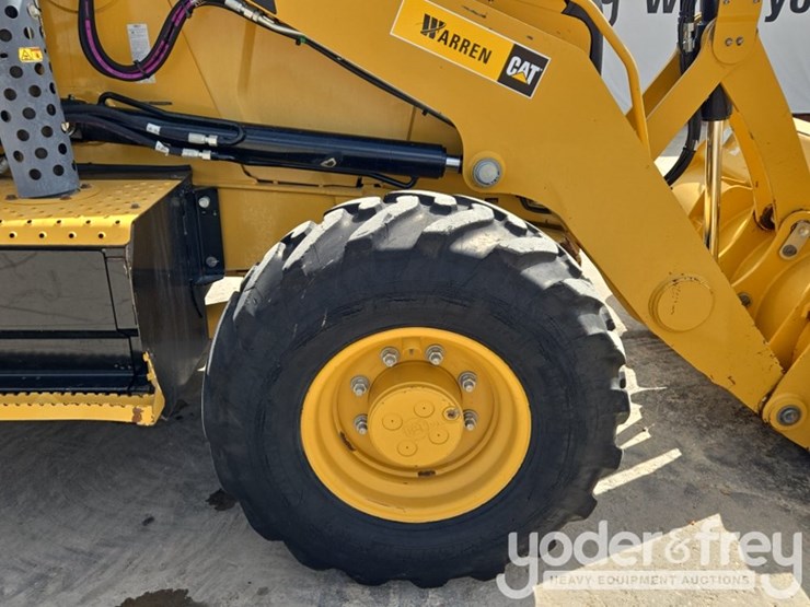 2019-caterpillar-420f2-image-11