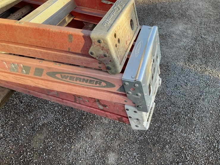 (4)-fiberglass-step-ladders-image-4