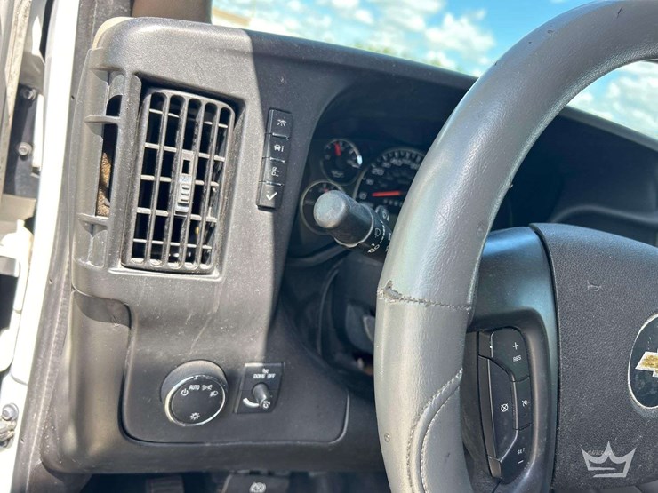2015-chevrolet-express-4500-image-26