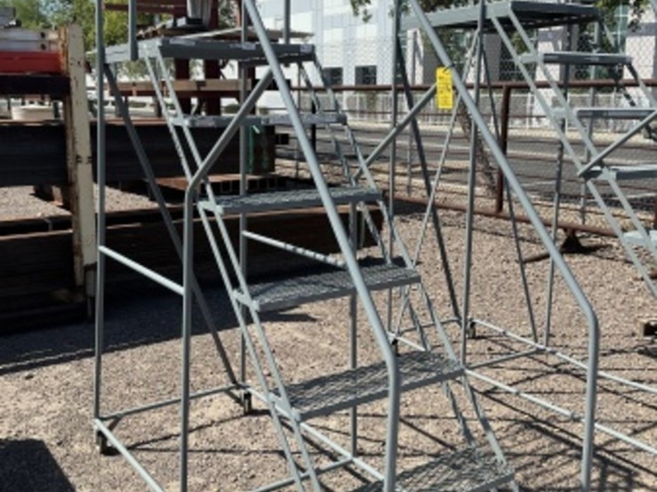 uline-easy-50-portable-stairs-image-1