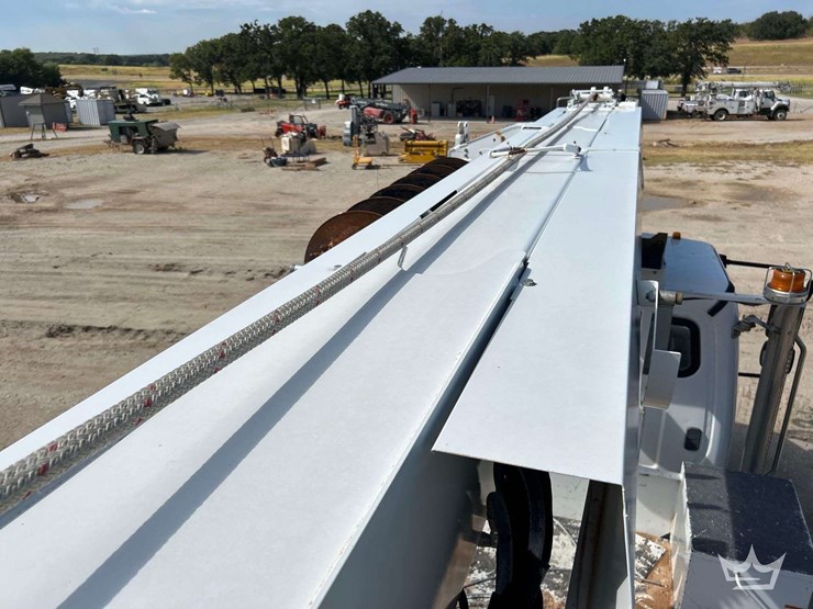 2019-freightliner-m2-106-image-39