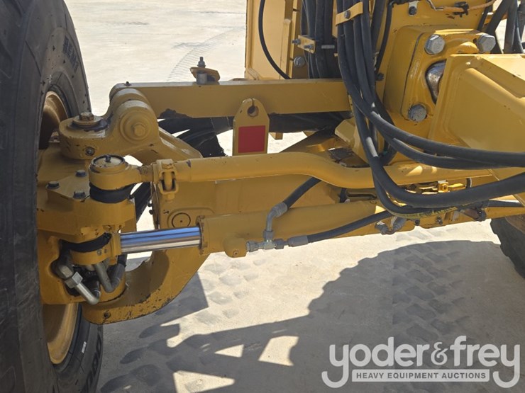 2015-caterpillar-140m3-awd-image-17