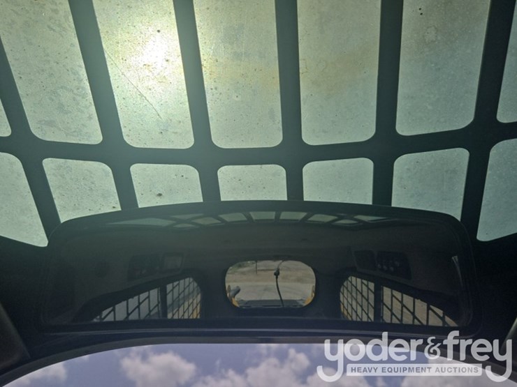 2019-caterpillar-226d-image-48