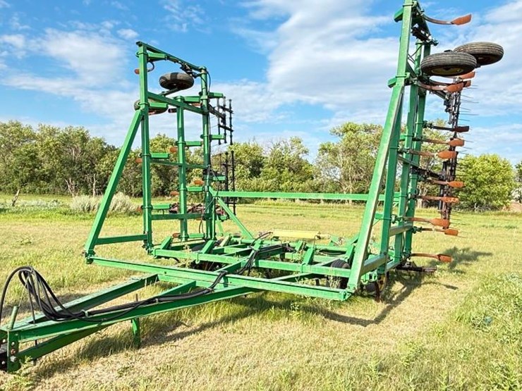 john-deere-chisel-plow-image-1