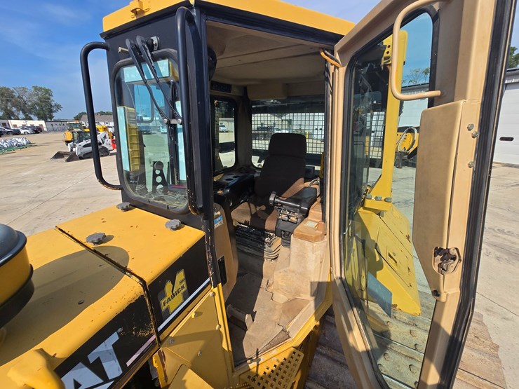 2002-caterpillar-d6m-lgp-image-93