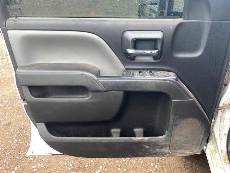 2014-chevrolet-3500-image-21