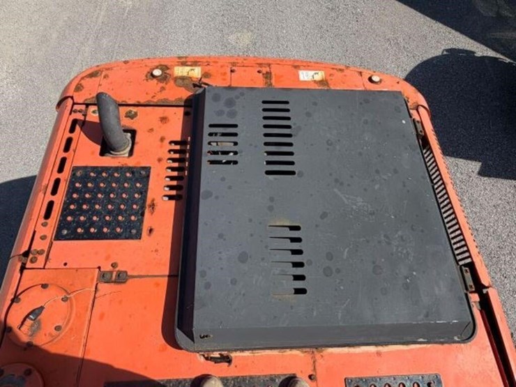 2014-hitachi-zx220w-3-image-51