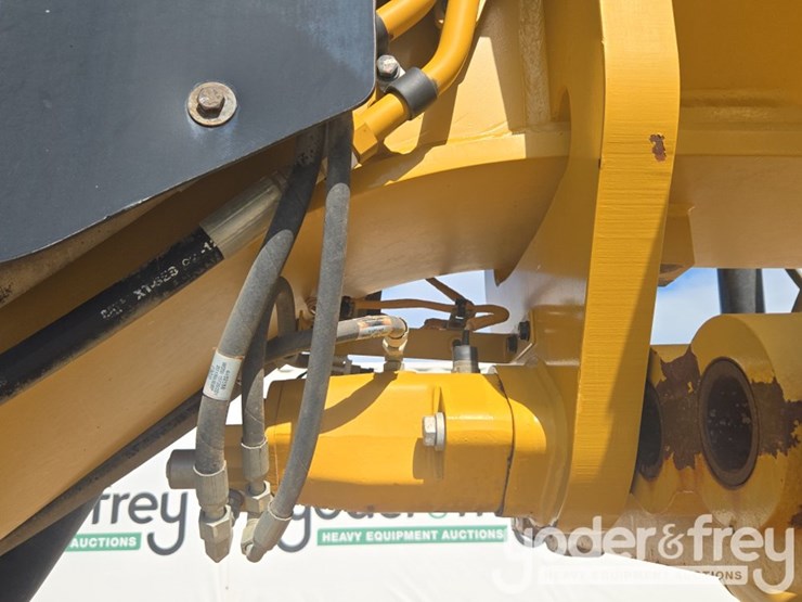 2015-caterpillar-140m3-awd-image-29