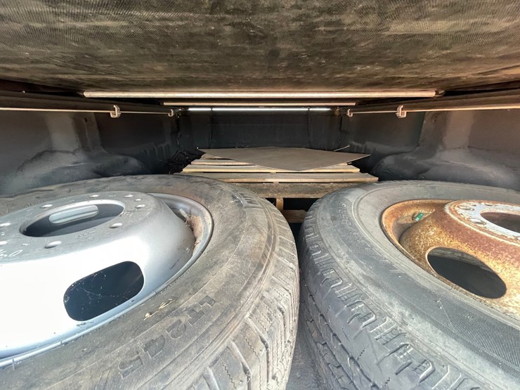 2004-ford-f350-image-23