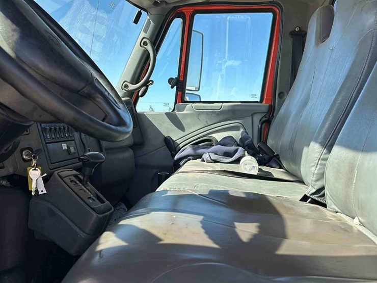 2005-international-durastar-4400-image-7