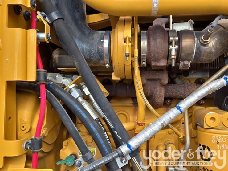 2015-caterpillar-140m3-awd-image-66