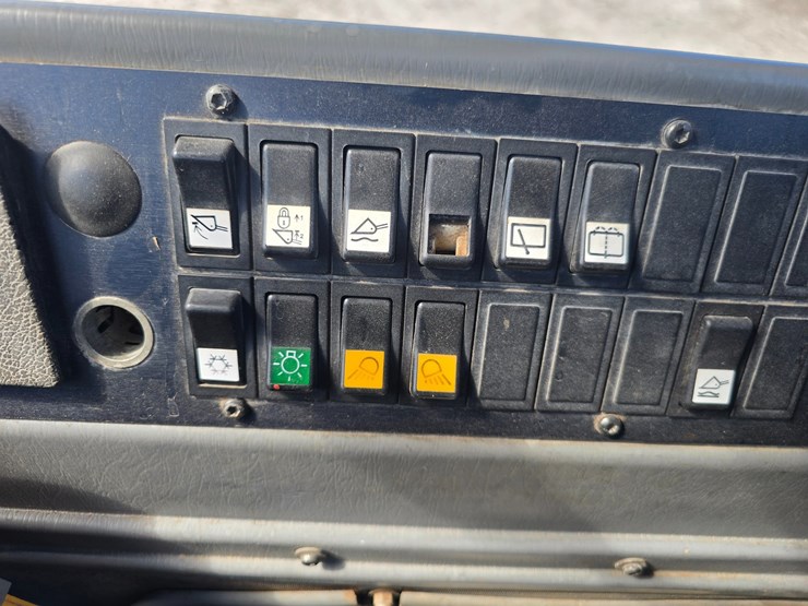 2005-volvo-l90e-image-57