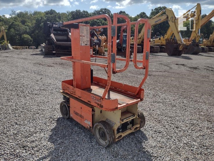 2011-jlg-1230es-image-26