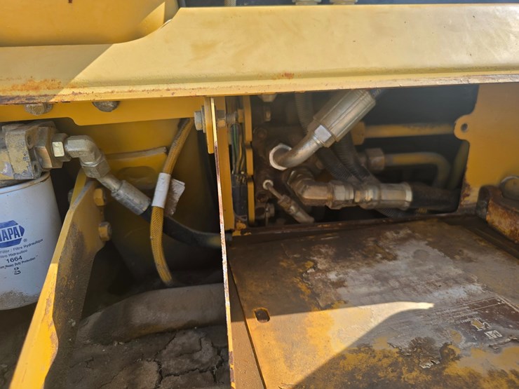 2002-caterpillar-d6m-lgp-image-95