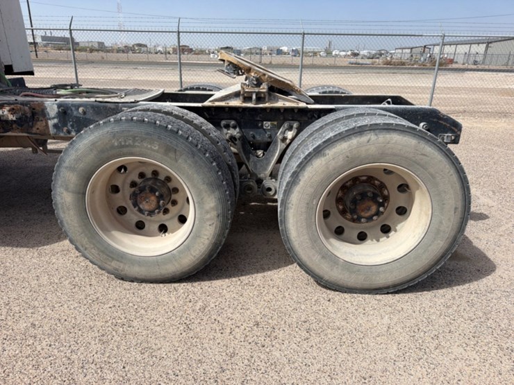 2015-kenworth-t880-image-8