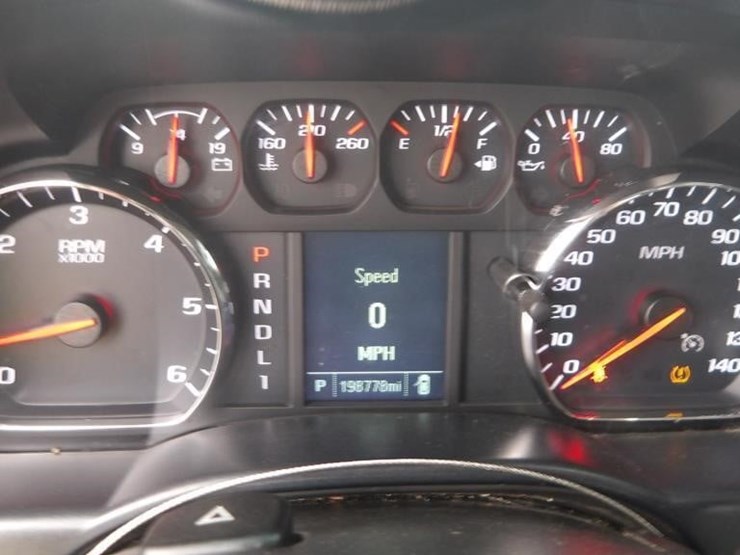 2018-chevrolet-silverado-2500-image-16