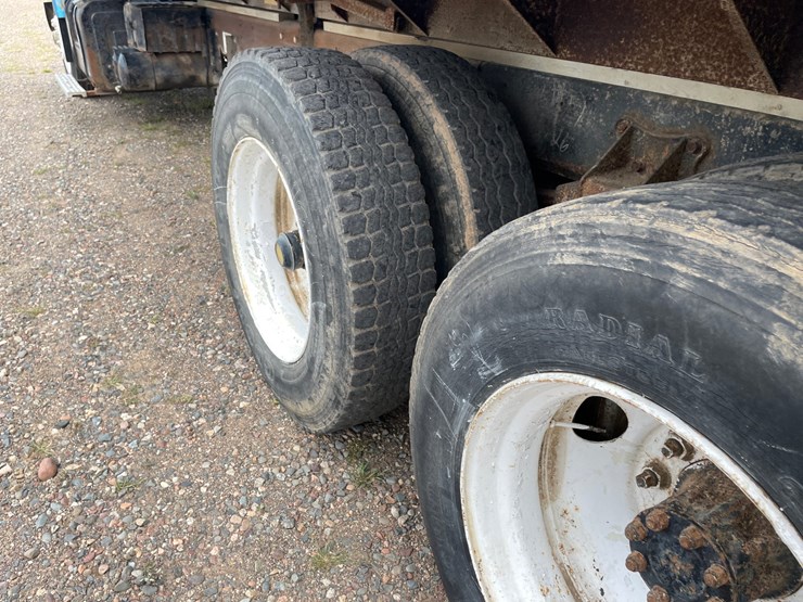 #1451-•-1979-international-f2275-grain-truck-(has-mn-title)-image-18