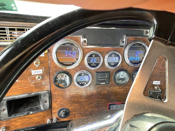 1999-peterbilt-379-image-48