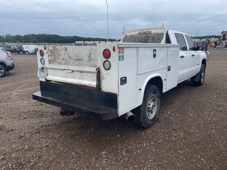 2014-chevrolet-3500-image-5