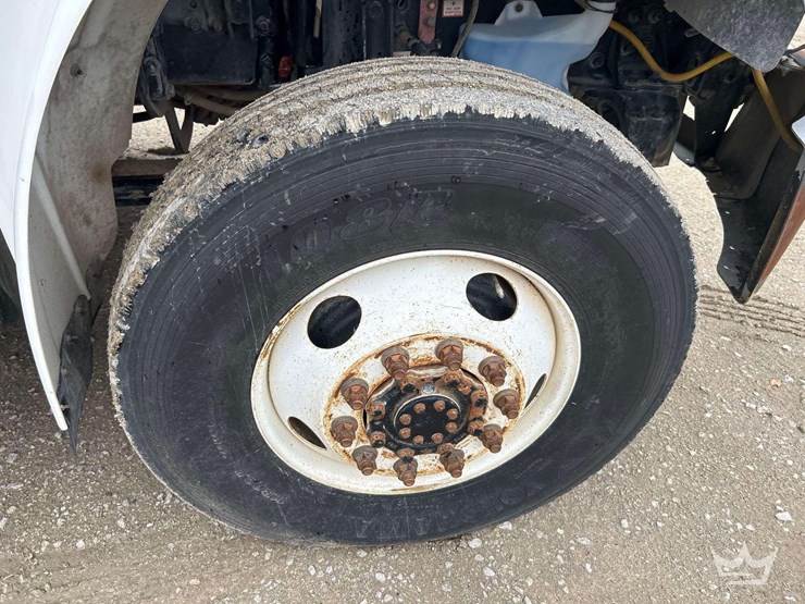 2018-freightliner-m2-106-image-42