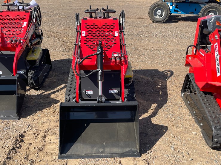 #5502-•-2026-agt-skid-steer-loader-image-2