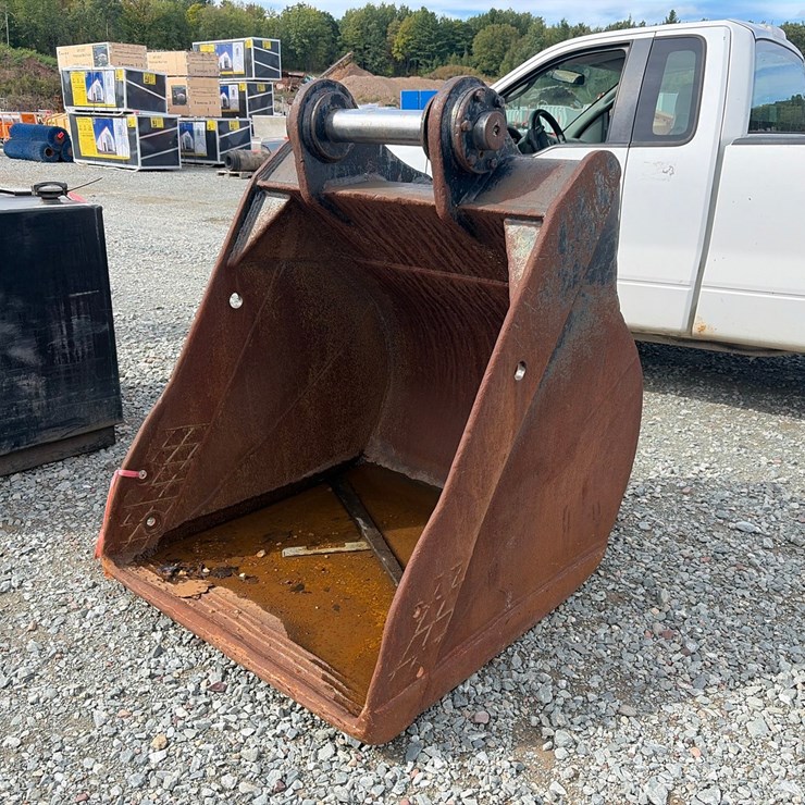 #6718 • Approx. 43" Excavator Bucket