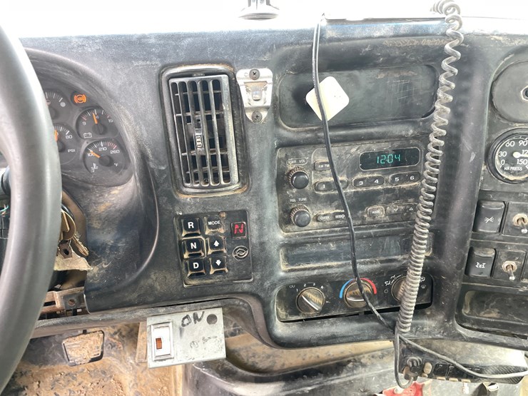 #1466-•-2003-chevrolet-c7500-fuel-and-lube-truck-(has-wy-title)-image-53