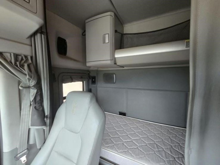 2016-kenworth-t680-image-19
