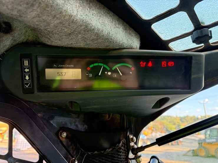 2012-deere-323d-image-23