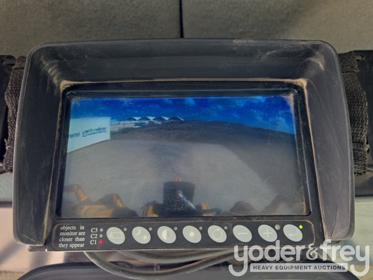 2015-caterpillar-140m3-awd-image-80