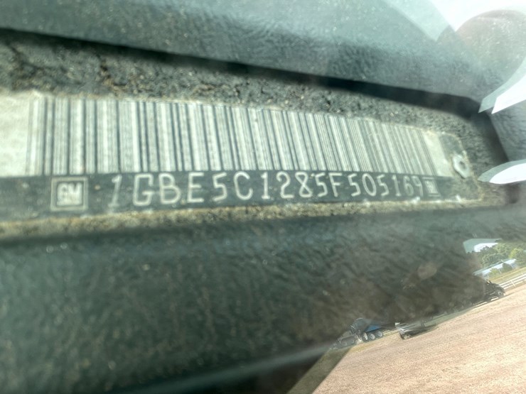 #1459-•-2005-chevrolet-5500-chipper-truck-(has-mn-title)-image-38