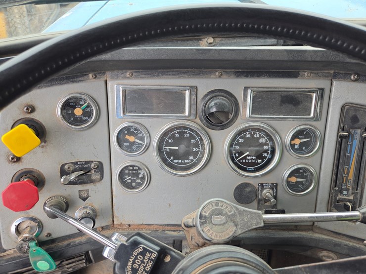 1995-ford-ltl9000-image-64