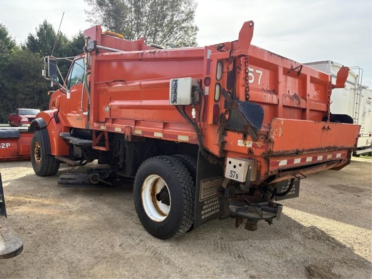2002-sterling-lt9513-image-4