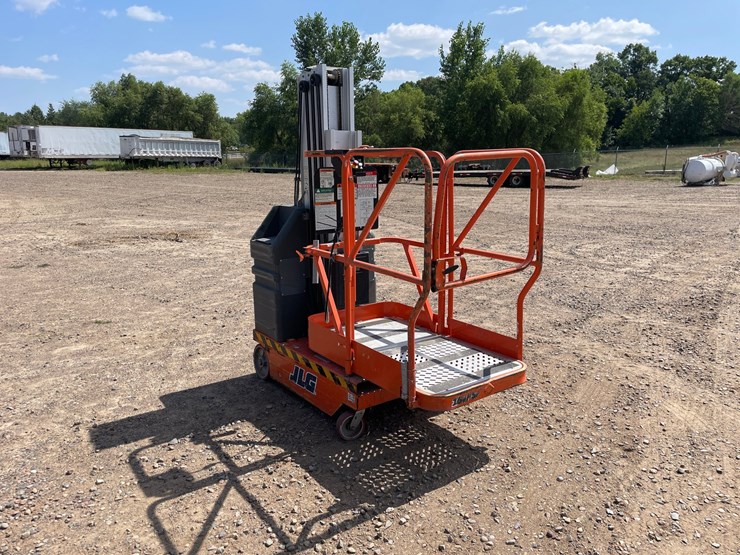 #1001-•-2002-jlg-15vpsp-man-lift-image-2