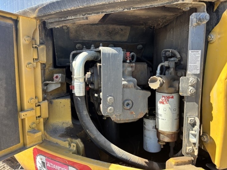 komatsu-pc228us-lc-3e0-image-29
