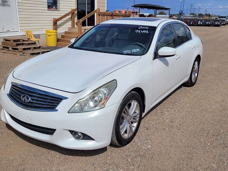 2015-infiniti-q40-sedan-4d-image-1