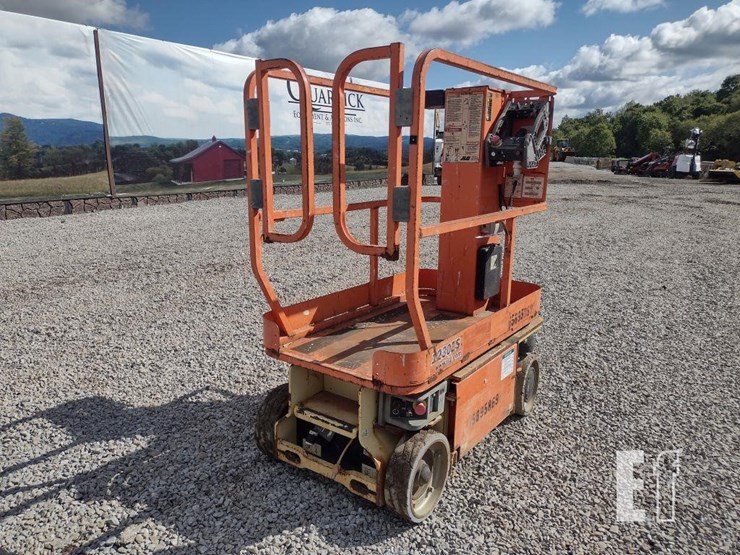 2011-jlg-1230es-image-25