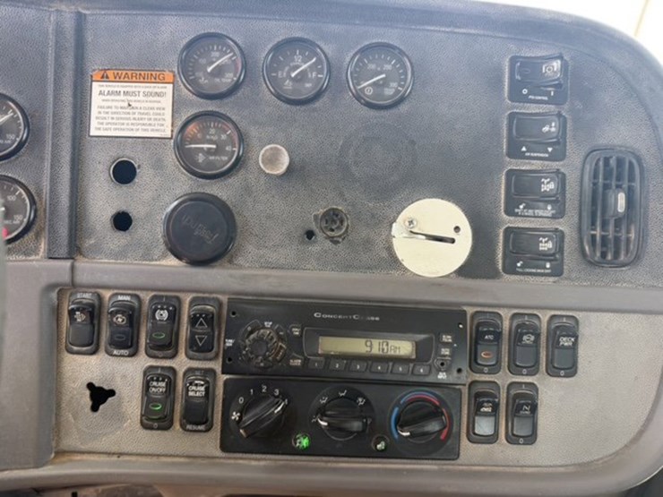 2013-peterbilt-367-image-13