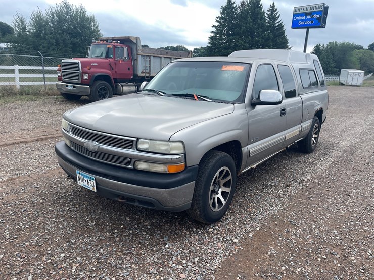 2000-chevrolet-silverado-1500-lt-image-1