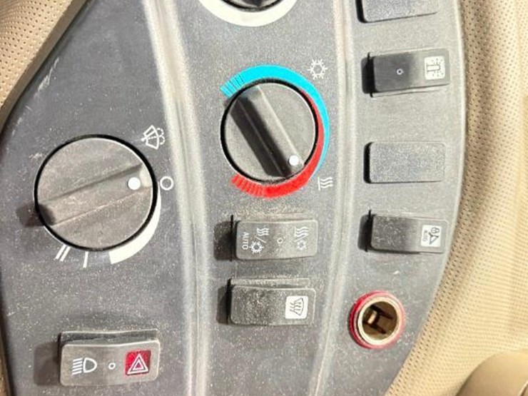 2024-case-ih-trident-5550-image-13