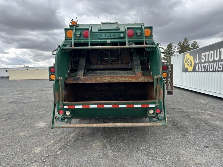 1995-white-gmc-wb-t/a-garbage-truck-image-4